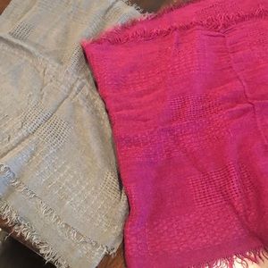 2 infinity scarves